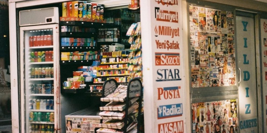 Major US Newspapers Ranked by Credibility, Bias, and Reach