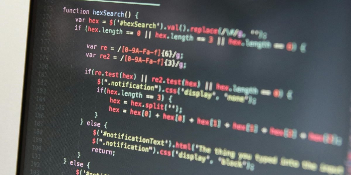 A person actively examining information on a computer screen, representing the critical evaluation of news sources for editorial stance and political bias.