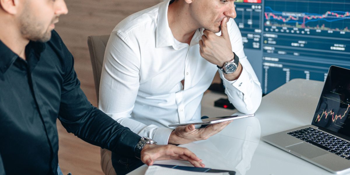 This article explains why media professionals—especially newspapers—must master modern online advertising programs to survive and grow in a fragmented 2026 news...